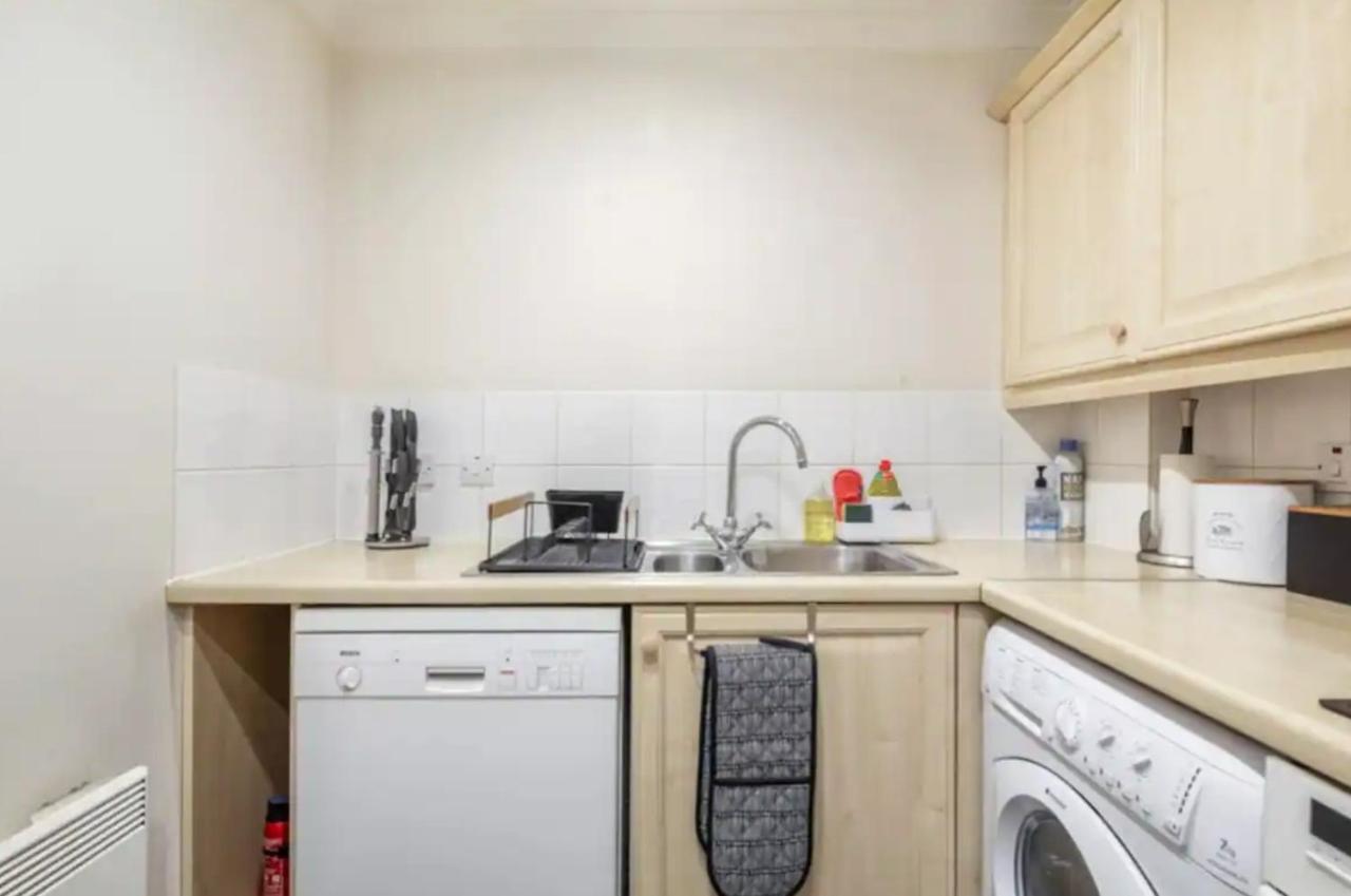 1 Bedroom Flat With Free Parking ลอนดอน ภายนอก รูปภาพ