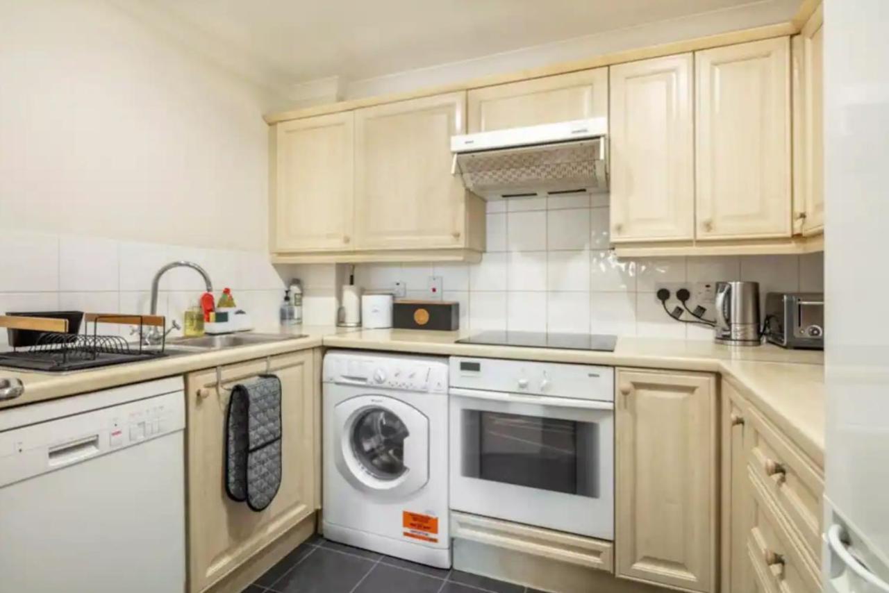 1 Bedroom Flat With Free Parking ลอนดอน ภายนอก รูปภาพ