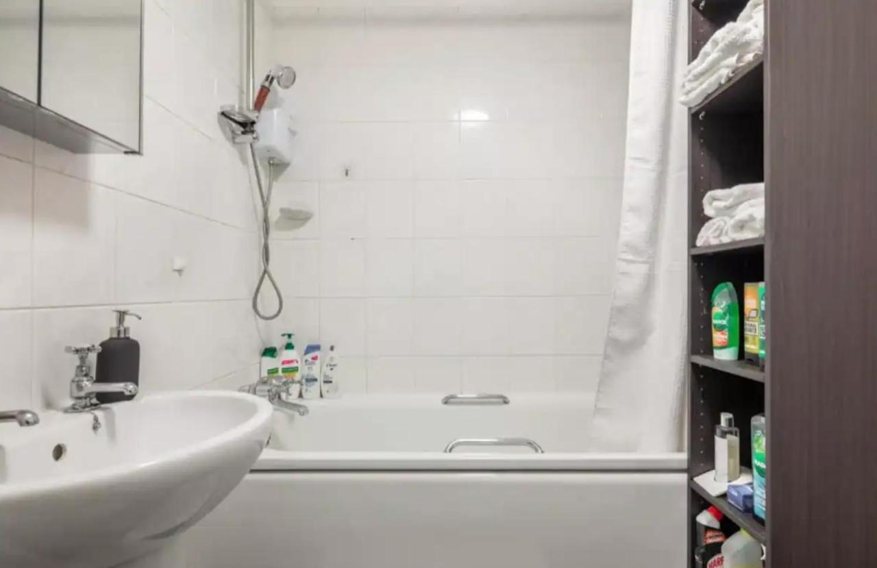 1 Bedroom Flat With Free Parking ลอนดอน ภายนอก รูปภาพ